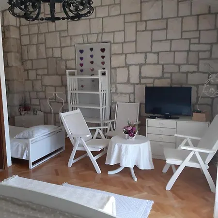 Apartment Lila Garden *