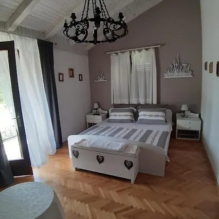 Lila Garden