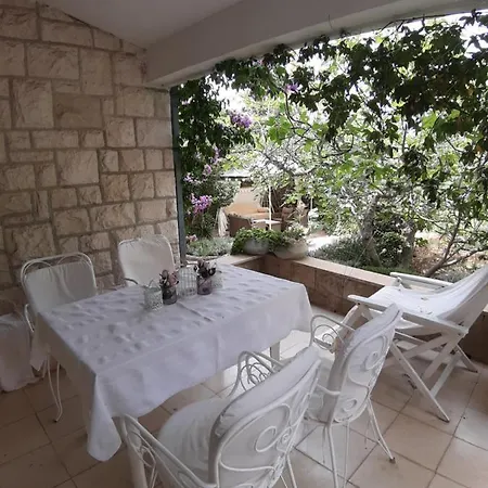 Apartment Lila Garden