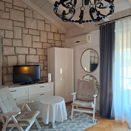Lila Garden Apartment