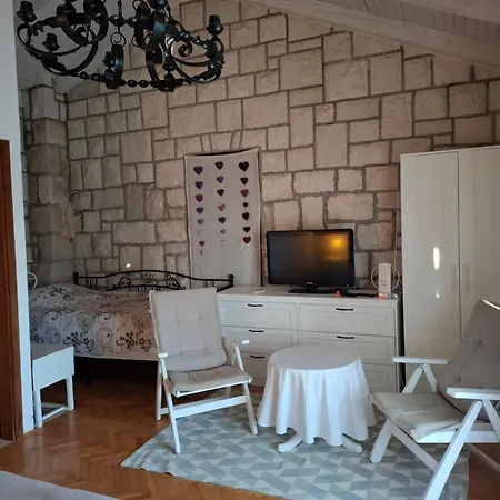 Lila Garden Apartament Bol